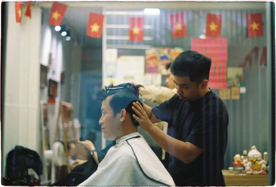 Gội đầu và massage cổ vai